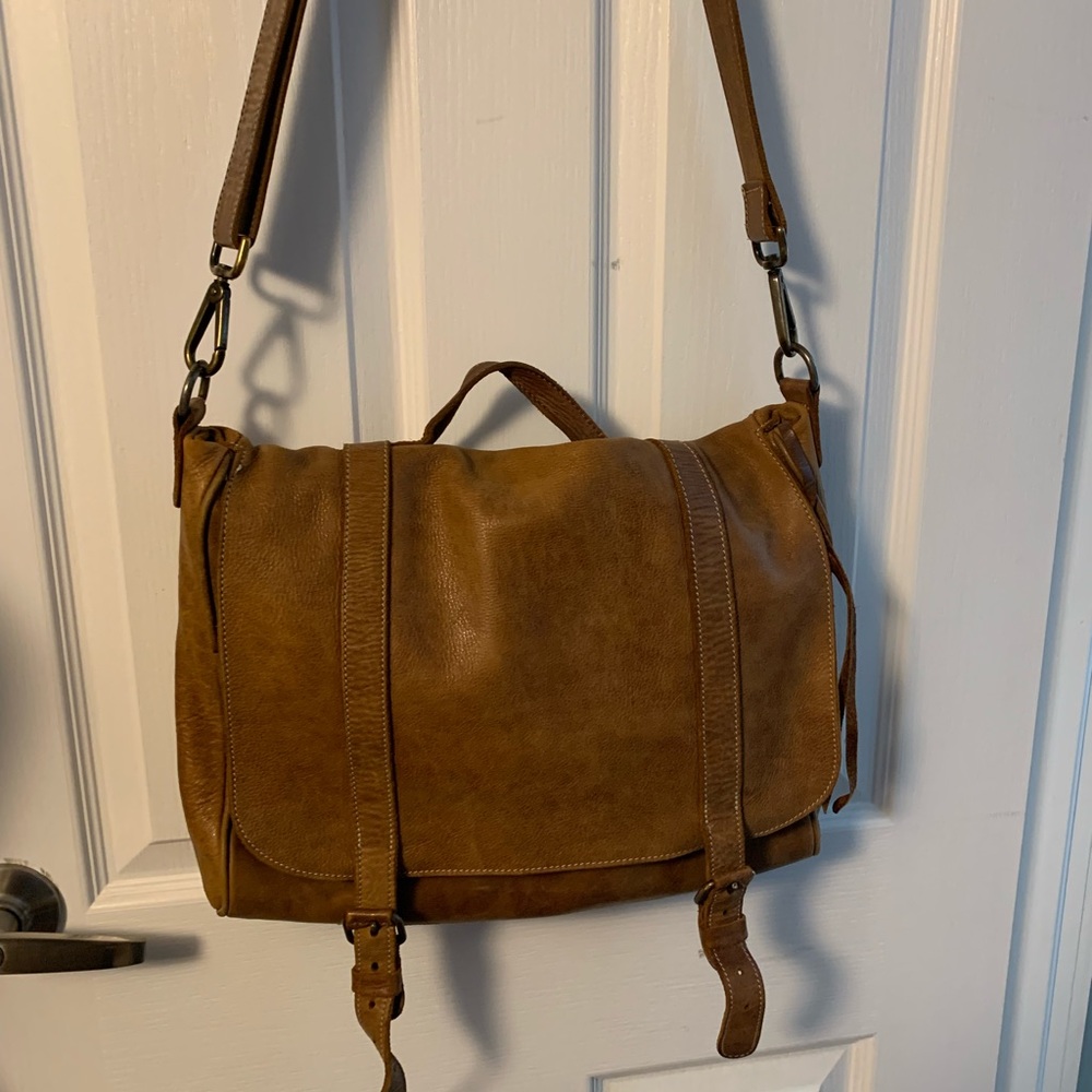 Roots Leather unisex Messenger Bag with Adjustable Straps